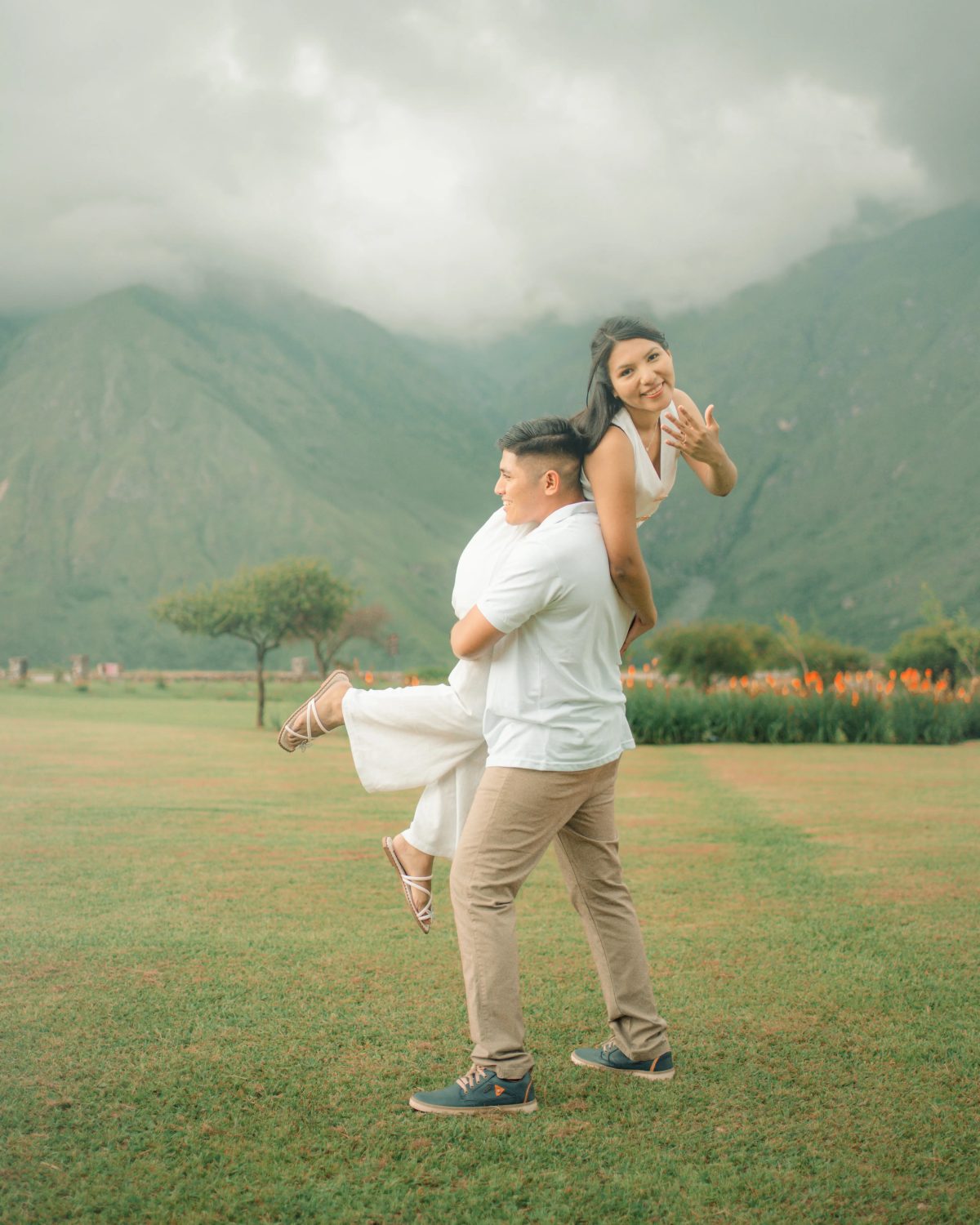 La pareja jugando